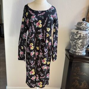 Vintage Agnes B floral long sleeved cotton dress size 42 medium.
Made in France